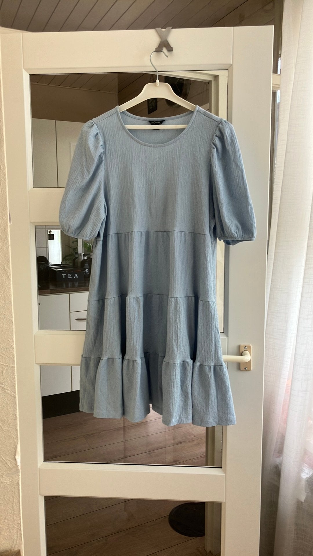 Monkl lichtblauwe japon mt L, Kleding | Dames, Jurken, Ophalen of Verzenden, Zo goed als nieuw, Blauw, Knielengte