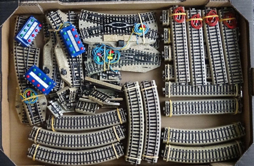 Grote kavel Marklin rails en elektrische wissels, Hobby en Vrije tijd, Modeltreinen | H0, Wisselstroom, Rails, Ophalen of Verzenden