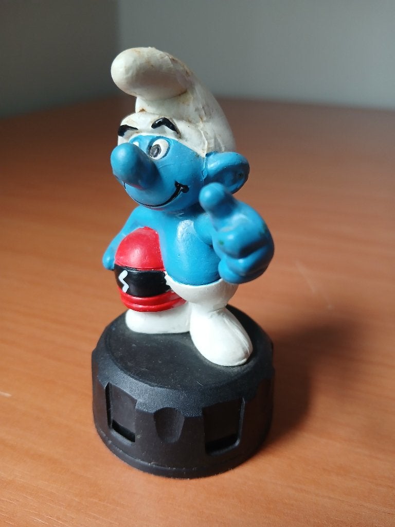 Smurf met Helm 'Feu Orange' Auto-luchtverfrisser 1991, Verzamelen, Ophalen of Verzenden, Gebruikt, Verschillende Smurfen, Gebruiksvoorwerp