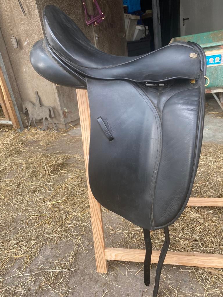 Euroriding dressuurzadel 18”, Dieren en Toebehoren, Paarden en Pony's | Zadels, Ophalen, Gebruikt, Dressuur