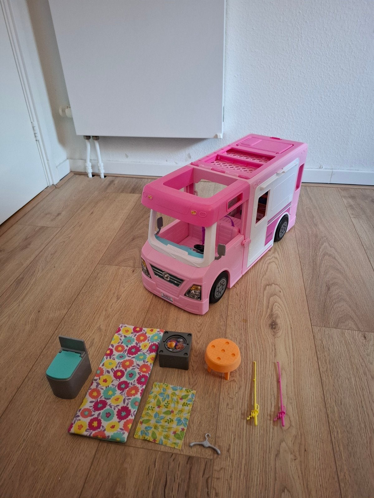 Barbie Camper met accessoires, Ophalen, Gebruikt