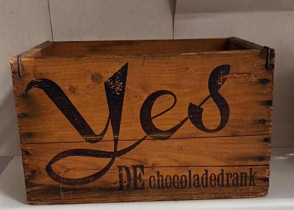 Oud antiek kratje Yes chocoladedrank flesjes CTM Tilburg, Ophalen of Verzenden, Gebruikt, Gebruiksvoorwerp