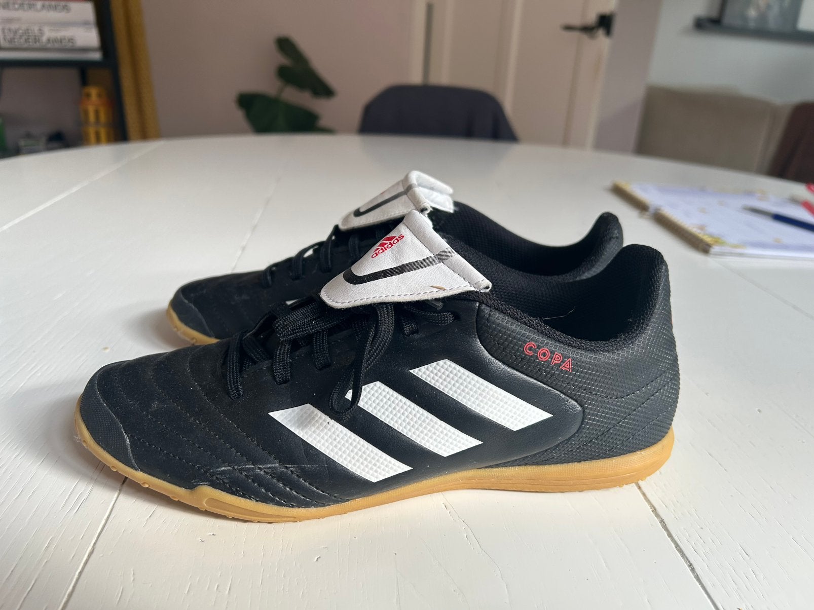 Gymschoenen / Zaalvoetbalschoenen Adidas maat 40, Maat XS of kleiner, Schoenen, Ophalen of Verzenden, Zo goed als nieuw