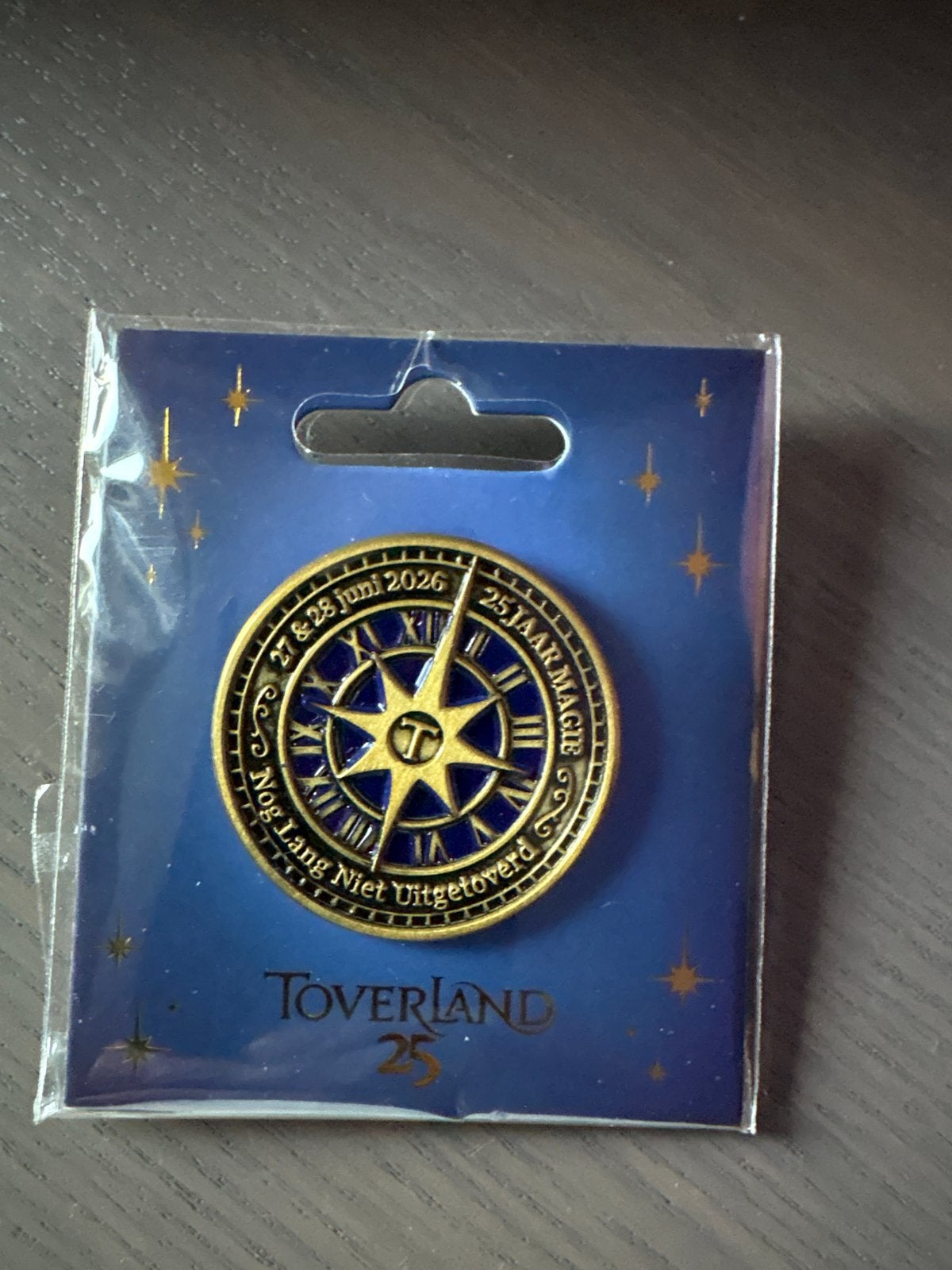 Toverland 25 uurs challenge pin - 25 jaar Magie, Verzamelen, Speldjes, Pins en Buttons, Ophalen of Verzenden, Nieuw, Overige onderwerpen