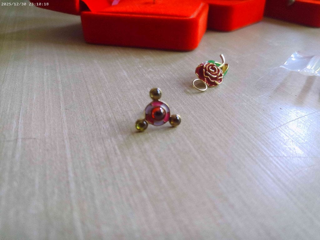 anna nina stud (achter knopje mist), Ophalen of Verzenden, Goud, Overige materialen