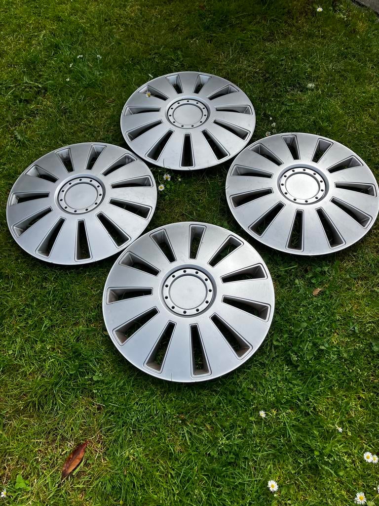 Set van 4 wieldoppen 16 inch - zilverkleurig, Ophalen of Verzenden, Zo goed als nieuw
