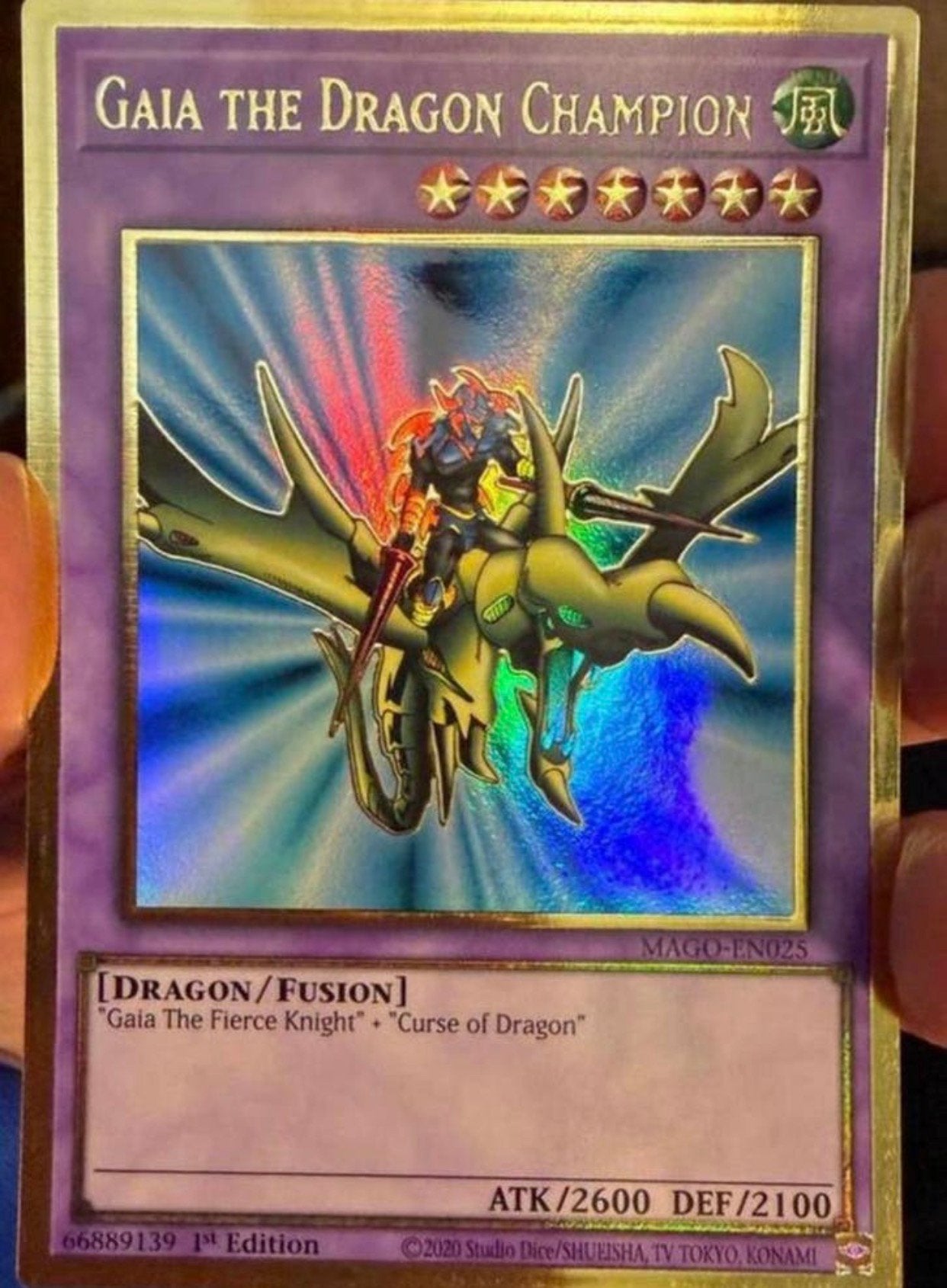 Yu-Gi-Oh! Gaia the Dragon Champion MAGO 1st Edition !, Ophalen of Verzenden, Zo goed als nieuw, Losse kaart, Foil