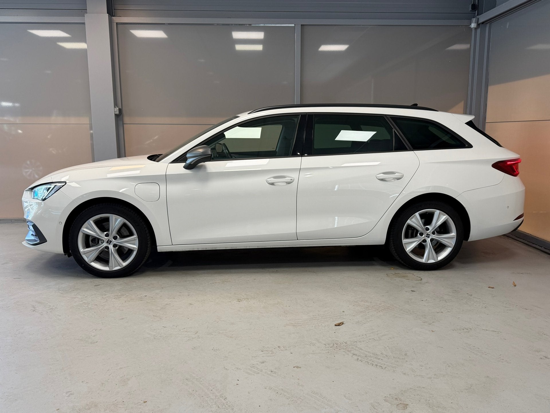Seat Leon Sportstourer 1.4 TSI eHybrid PHEV FR Business Inte, Auto's, Dealer onderhouden, Gebruikt, 4 cilinders, Leon