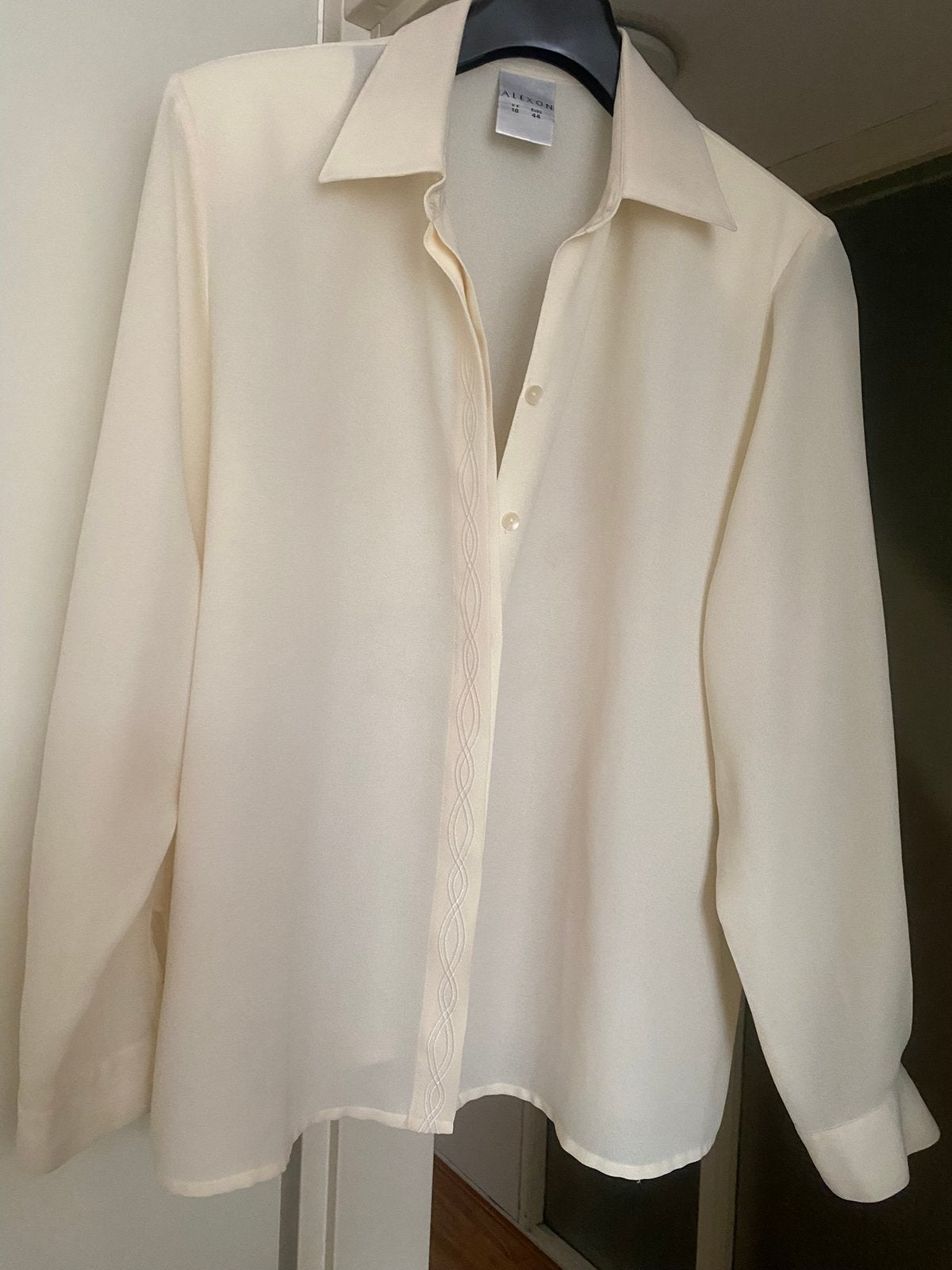 Blouse van Alexon, crème met lange mouwen, maat 44, Ophalen of Verzenden, Zo goed als nieuw, Beige