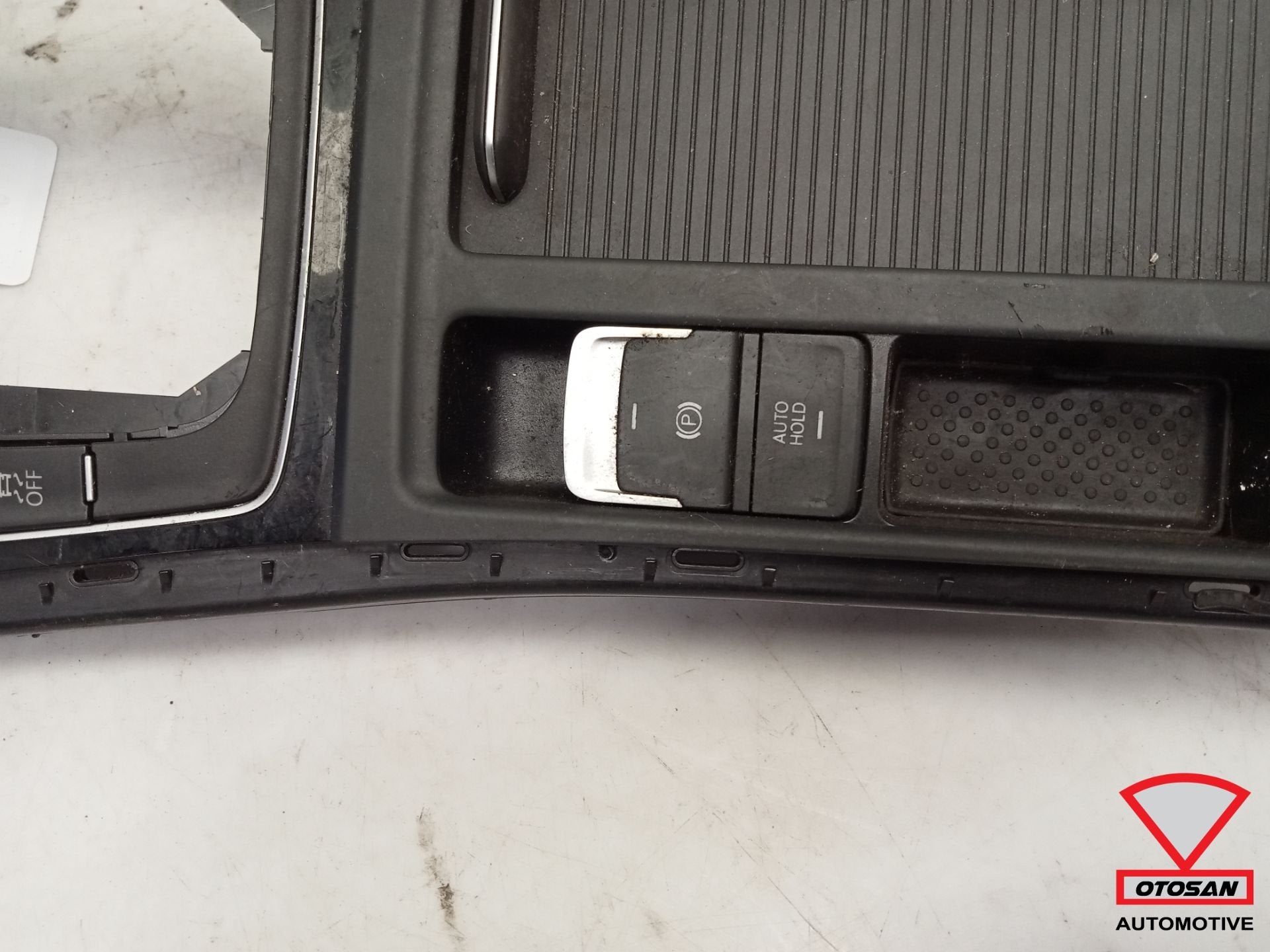 VW Golf 7 Middenconsole Bekerhouder Handrem Mode Schakelaar, Gebruikt, Volkswagen, Volkswagen AG, Berliner Ring 2
38440  Wolfsburg, DE