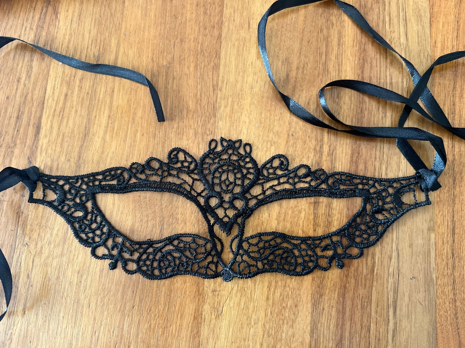 Elegant Zwart Venetiaans Kant Masker - Perfect voor Feesten, Ophalen of Verzenden, Nieuw, Feestartikel, Overige