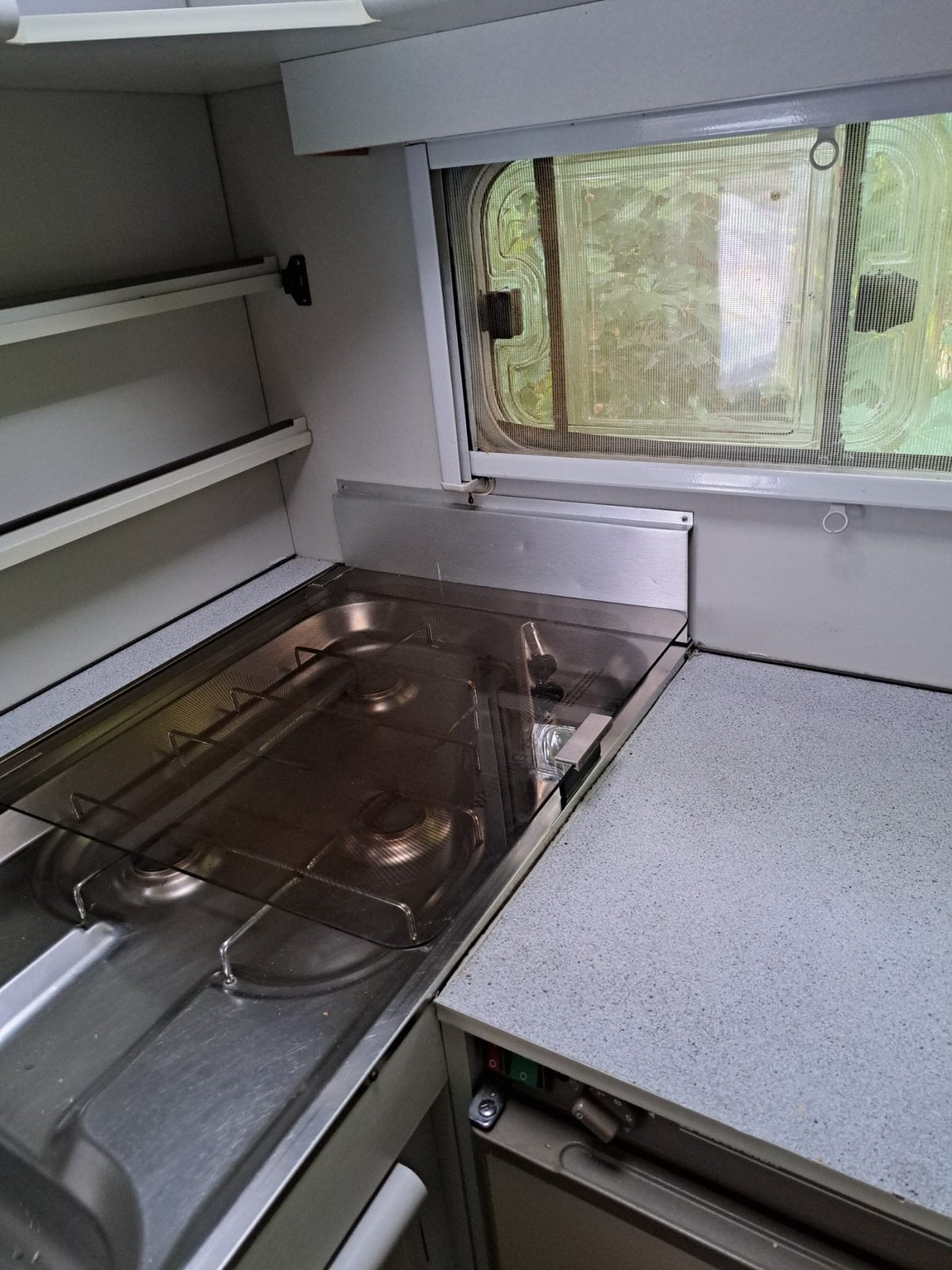 Beyerland Sprinter 390 - Compacte en complete caravan, Omvormbare zithoek, Treinzit, Particulier, 4 tot 5 meter