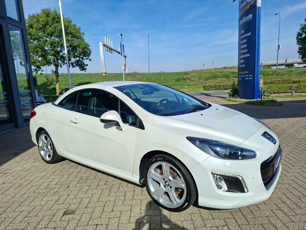 Peugeot 308 308 CC 1.6 THP ROLAND GAROS NAVI LEDER PDC LMV, Euro 5, Gebruikt, 4 cilinders, 4 stoelen