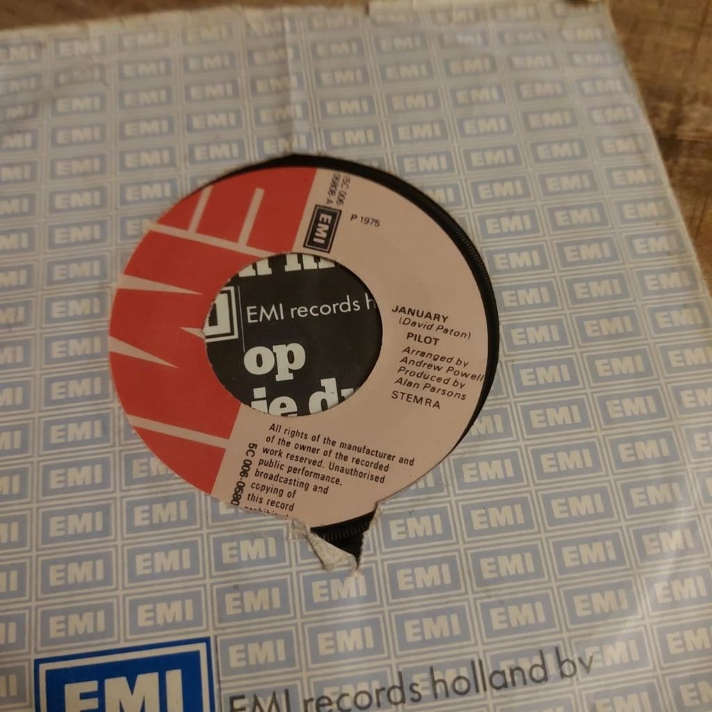 Pilot / january, Ophalen of Verzenden, Zo goed als nieuw