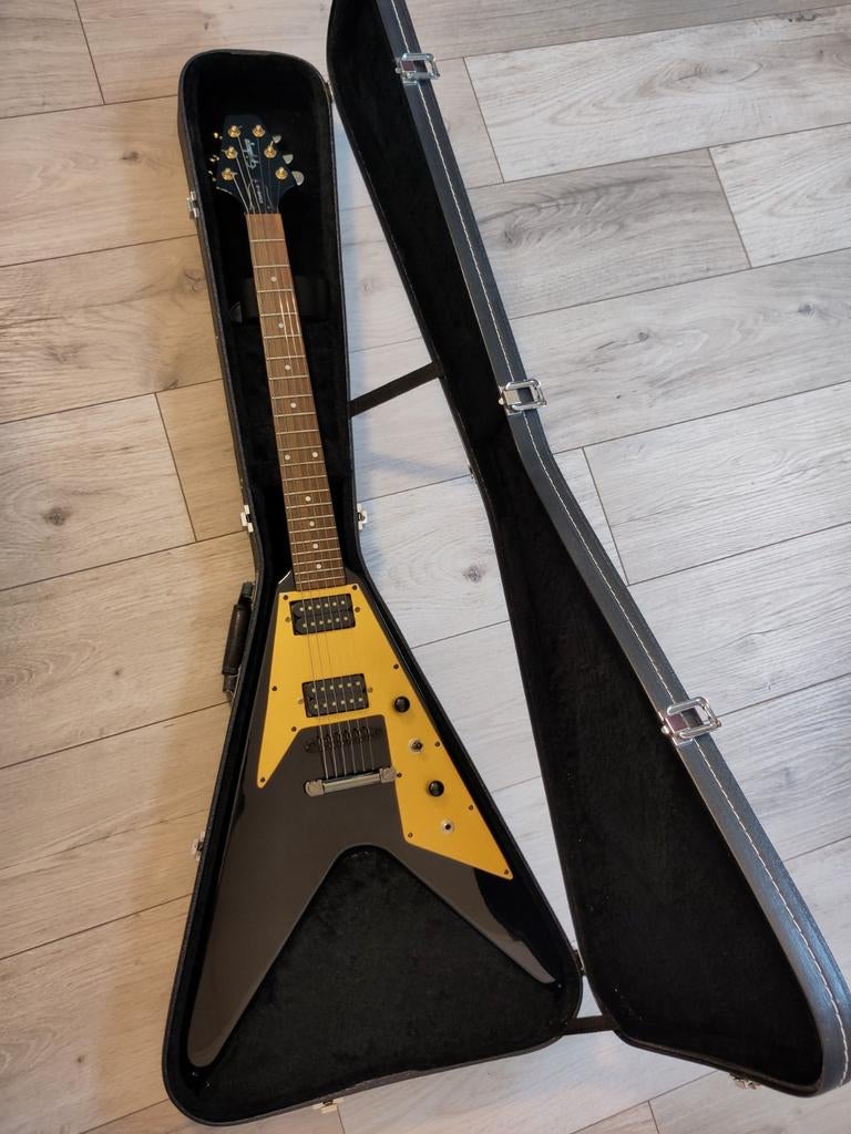 Gibson Epiphone Flying V - zwart met goud, Muziek en Instrumenten, Ophalen, Zo goed als nieuw, Solid body, Epiphone