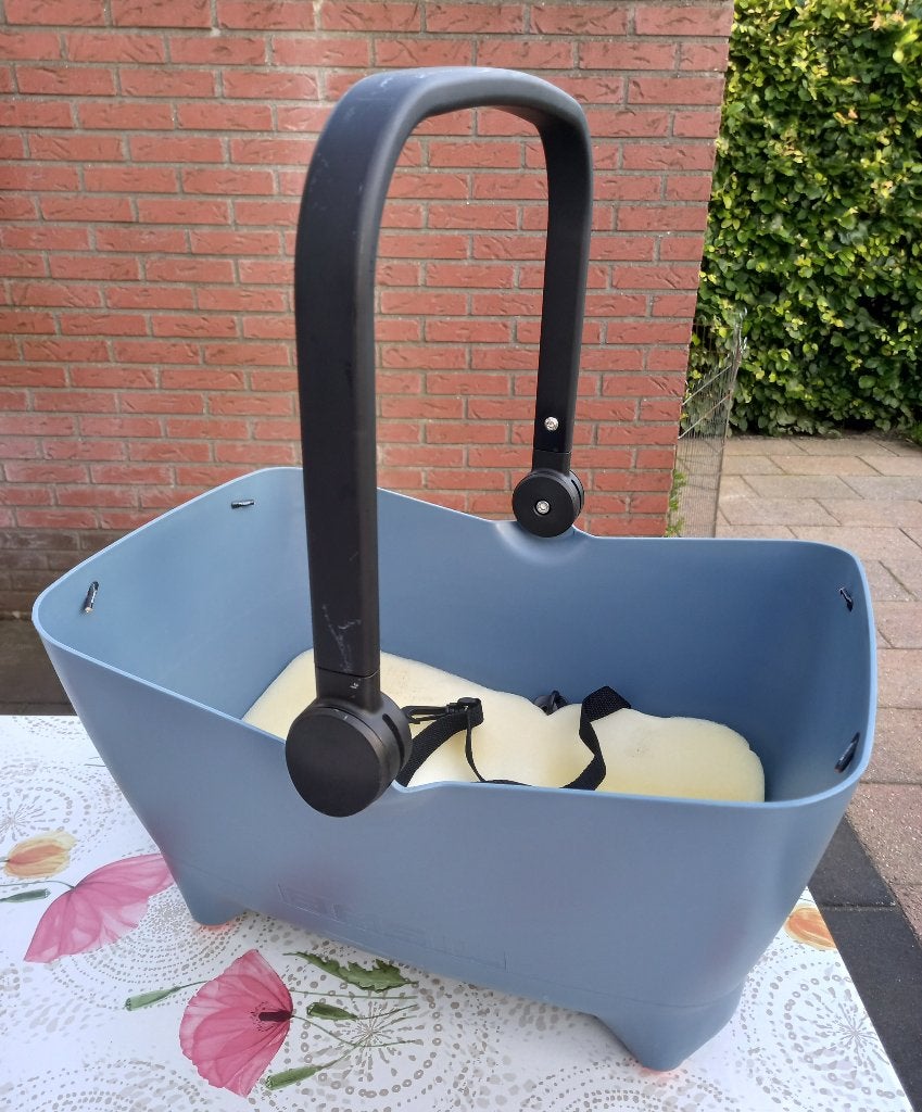 Basil Buddy Hondenmand incl. kussen en riempje e.d., Ophalen, Zo goed als nieuw, Overige