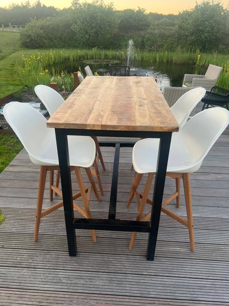 Hoge bartafel en vier krukken, Ophalen, Zo goed als nieuw