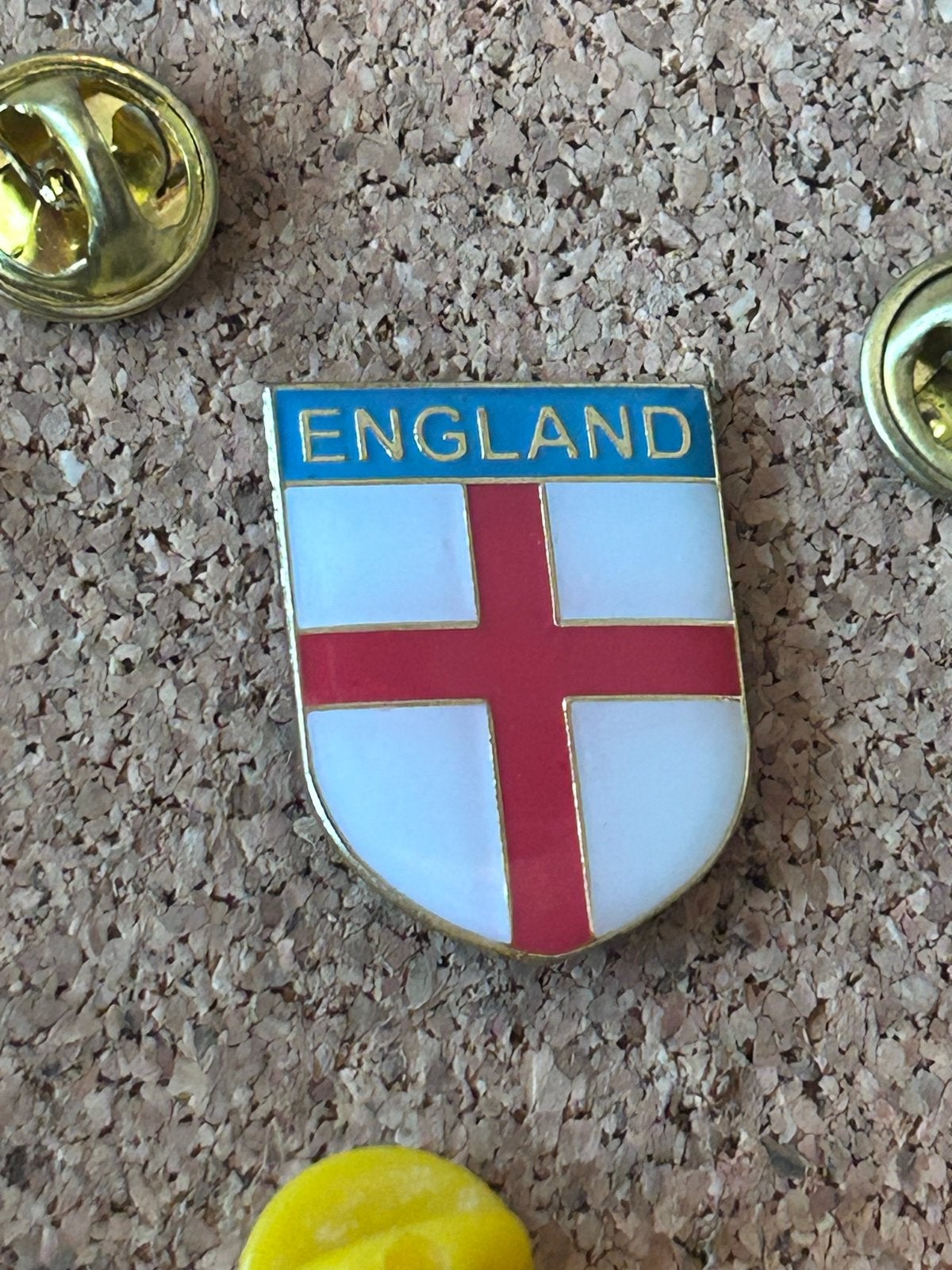 Engeland schild pin - St. George's Cross, Ophalen of Verzenden, Zo goed als nieuw, Stad of Land, Speldje of Pin