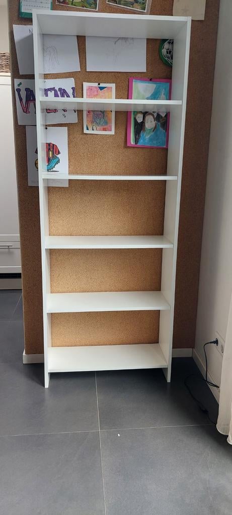 Witte Boekenkast met 5 Planken - Modern en Praktisch, Ophalen, Met plank(en), Gebruikt, 50 tot 100 cm