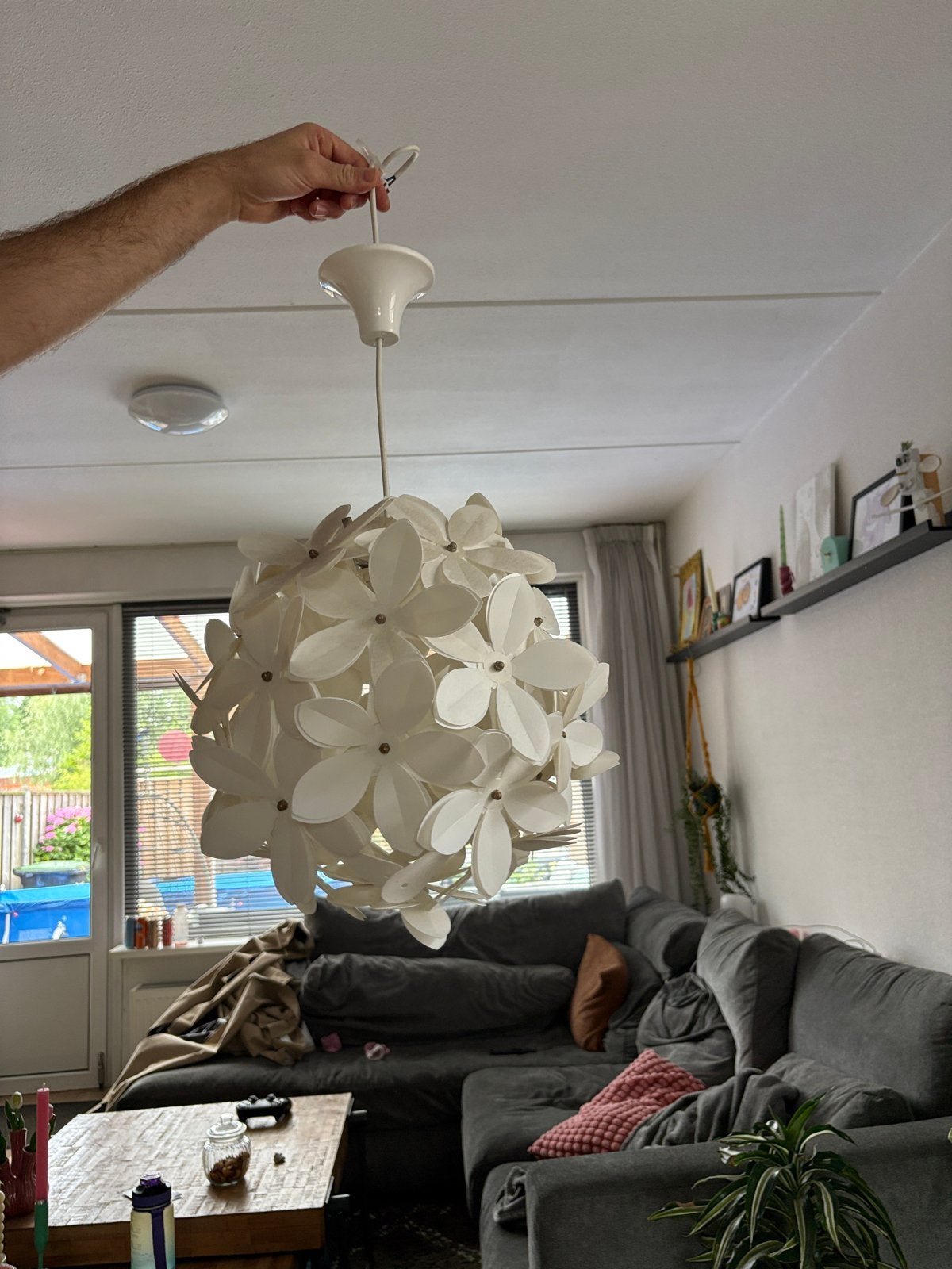 Hanglamp met bloemen van Karwei, Ophalen, Gebruikt, Kunststof, E27 (groot)
