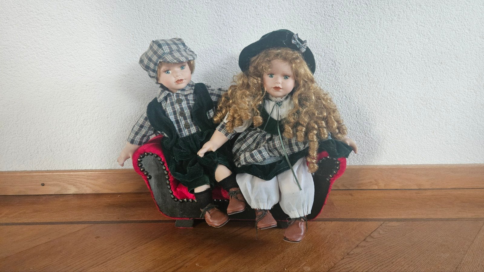 Vintage poppenpaar jongen en meisje in traditionele kleding, Verzamelen, Ophalen, Gebruikt, Pop