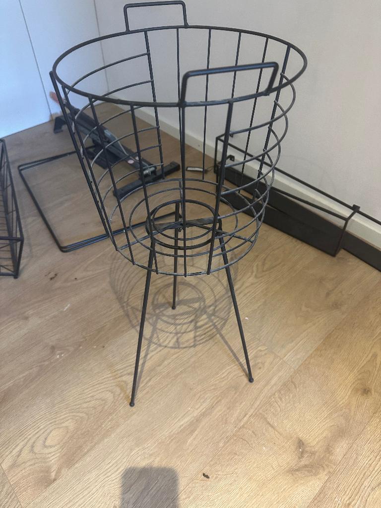 Planten standaard, Tuin en Terras, Ophalen, Minder dan 30 cm, Rond, Zo goed als nieuw