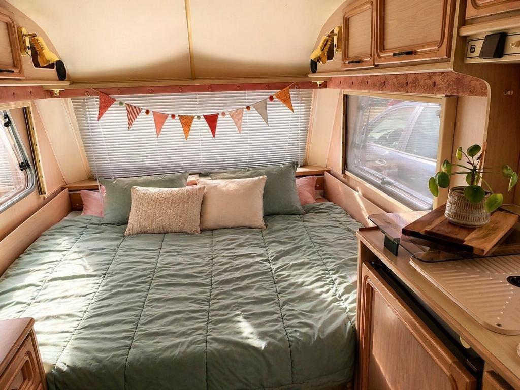 Award Nightstar dubbelasser | 2 vaste bedden | vakantieklaar, Caravans en Kamperen, Treinzit, Particulier, Ringverwarming, Tot en met 4