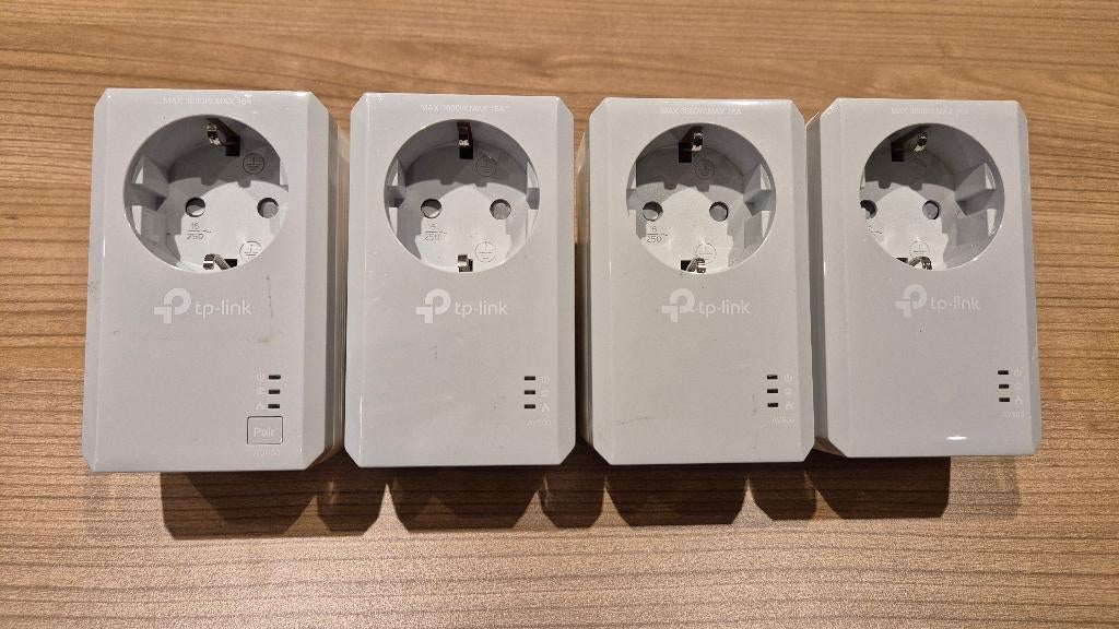 4x TP Link TL-PA4010P Powerline adapters, Ophalen of Verzenden, Zo goed als nieuw, TP-Link