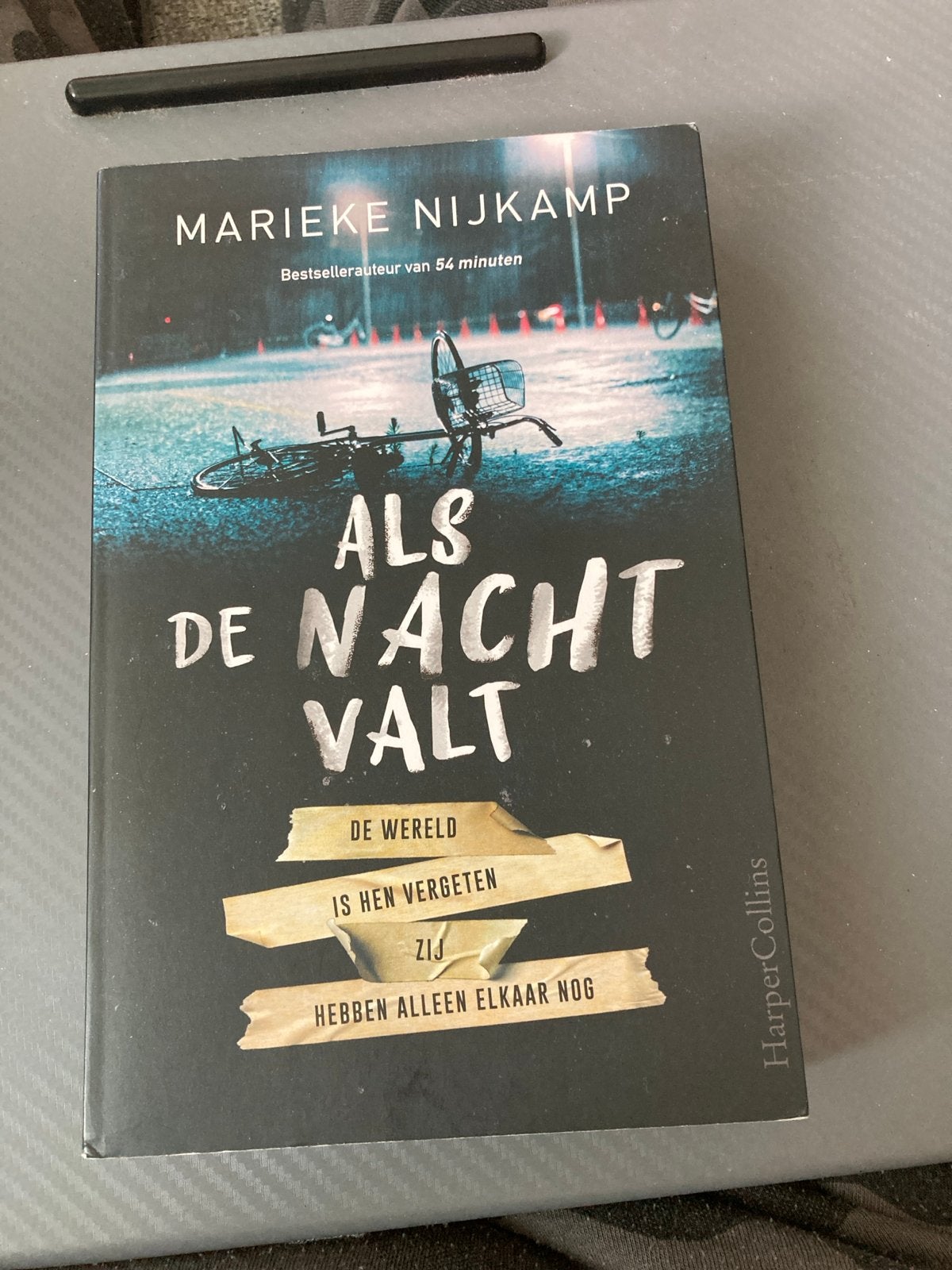 Als de Nacht Valt - Marieke Nijkamp (HarperCollins), Ophalen of Verzenden, Gelezen