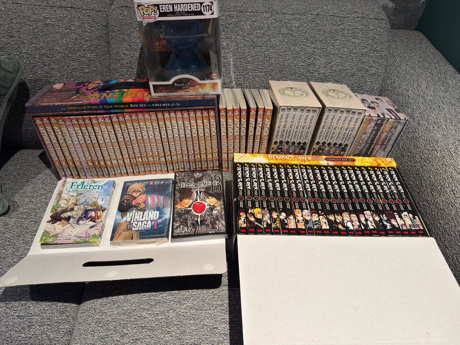 Grote Manga Collectie: Witch Hat, Demon Slayer, AoT & meer, Meerdere stripboeken, Ophalen of Verzenden, Zo goed als nieuw
