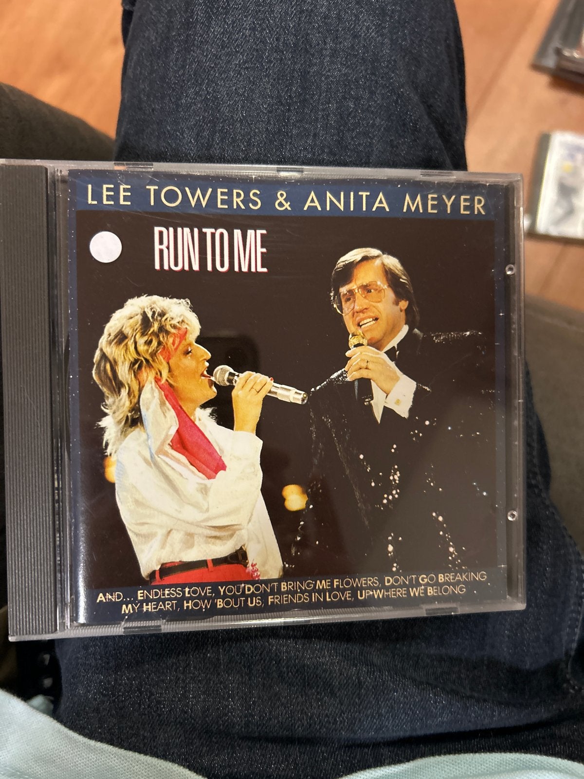 Lee Towers & Anita Meyer - Run To Me CD, Pop, Ophalen of Verzenden, Zo goed als nieuw, Inclusief boekje