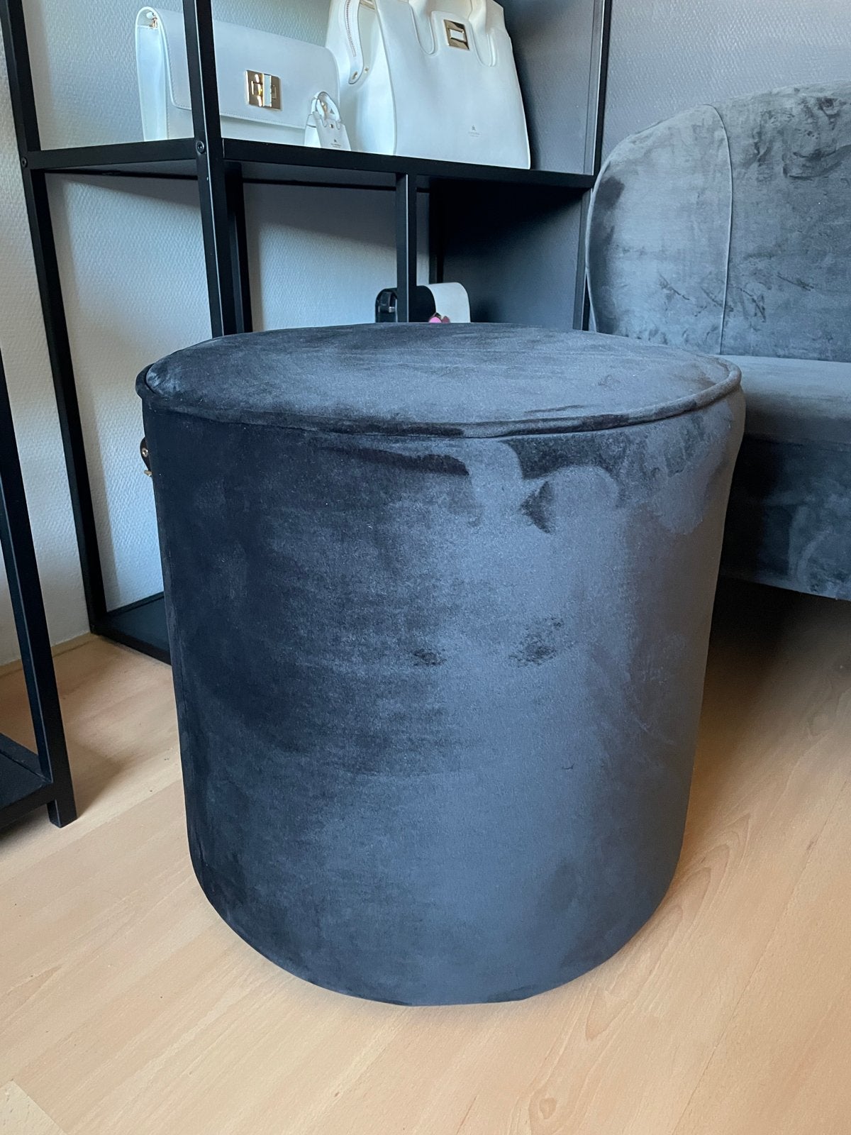 Woood poef Sara 46x46x46 antraciet fluweel, Ophalen, Minder dan 50 cm, Rond, Zo goed als nieuw