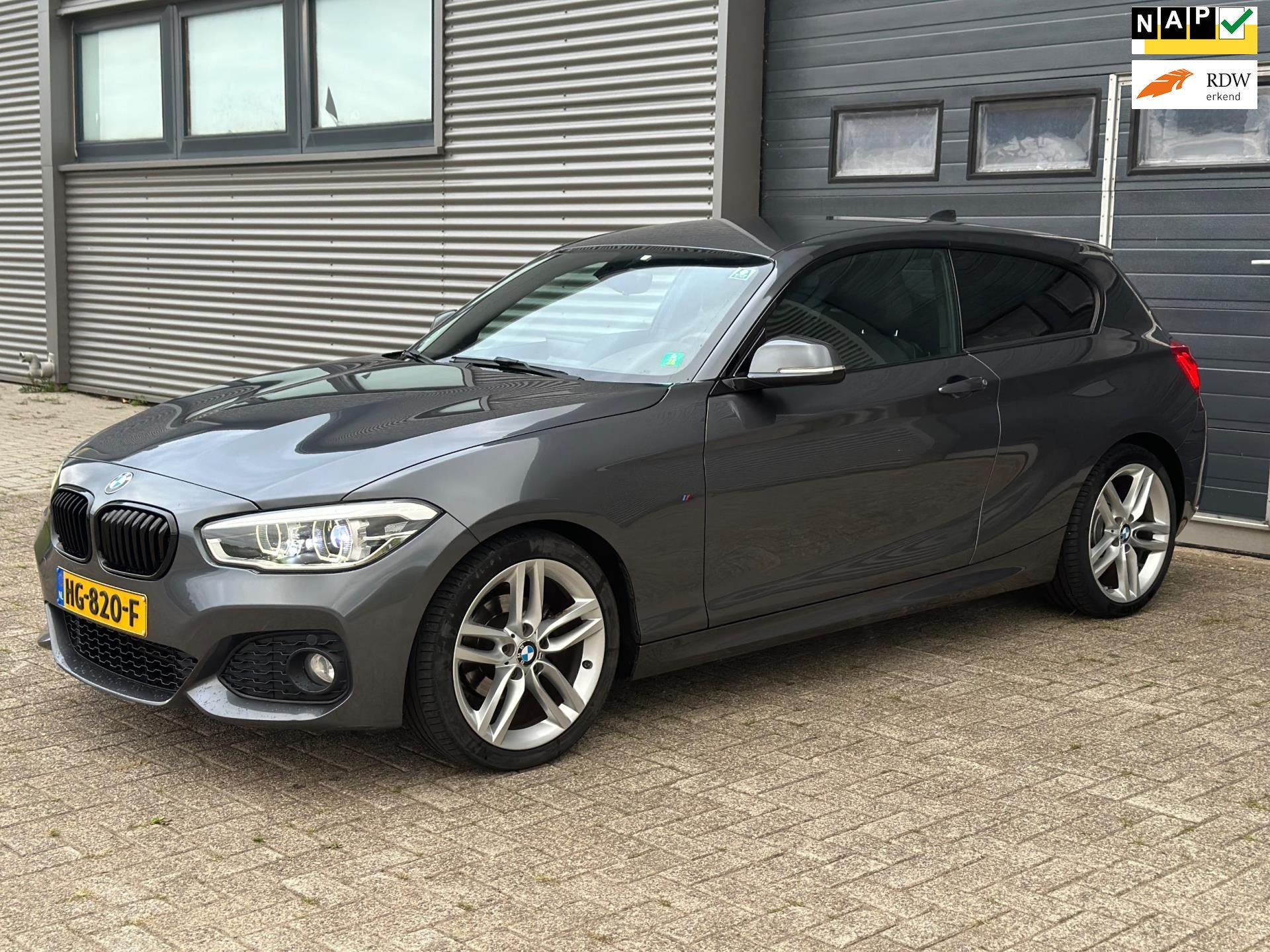 BMW 1-serie 118i M Sport - COMPLEET M! - ALACANTARA BEKLEDIN, Auto's, 1-Serie, Gebruikt, Euro 6, 4 stoelen