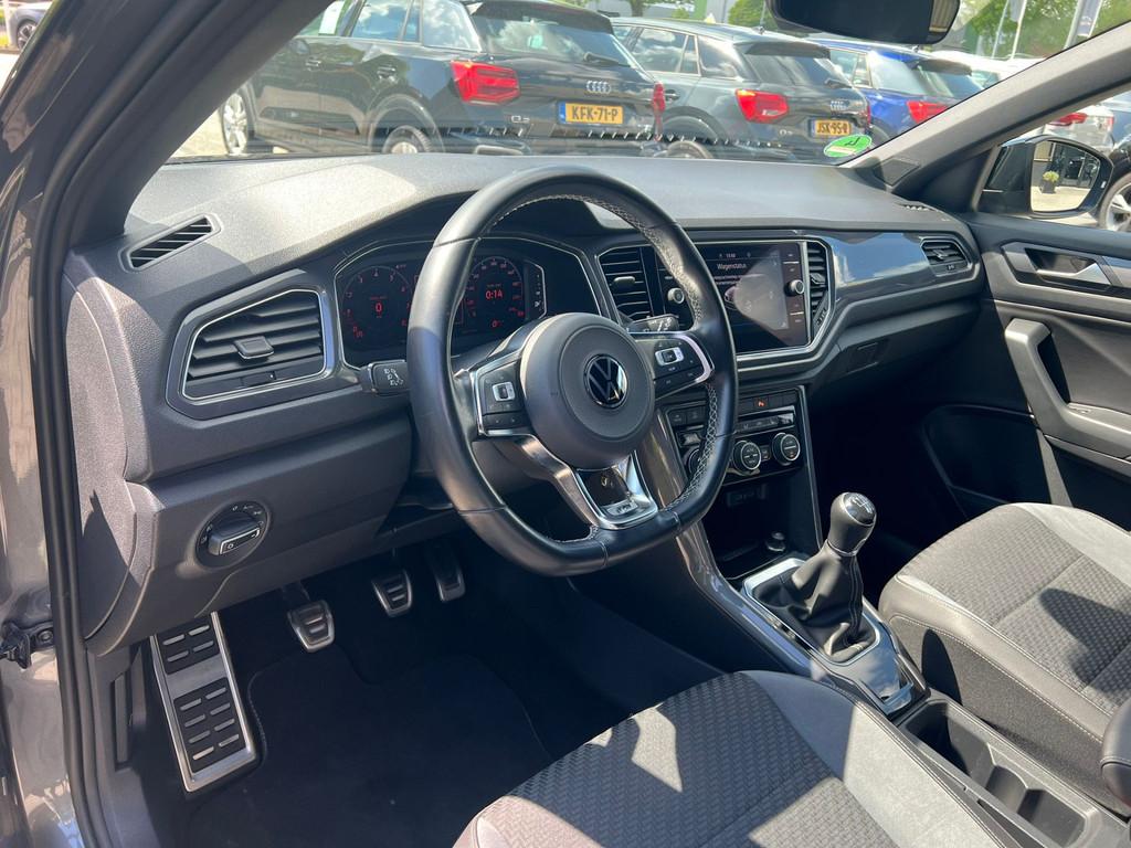 Volkswagen T-Roc 1.5 TSI R-Line virtual cockpit, camera, sto, Auto's, Volkswagen, Voorwielaandrijving, Zwart, 4 cilinders, 150 pk