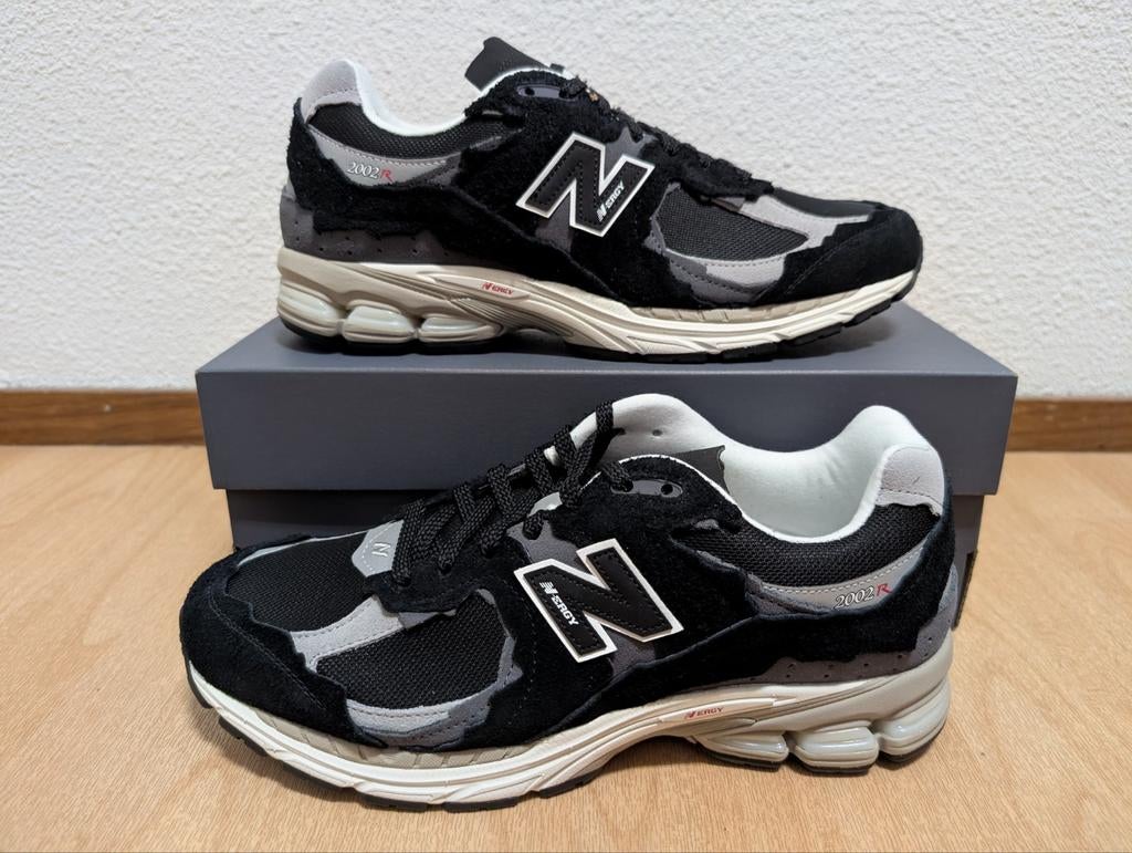 New Balance 2002R Protection Pack Black Grey maat 45 / 11, New Balance, Zwart, Nieuw, Ophalen of Verzenden