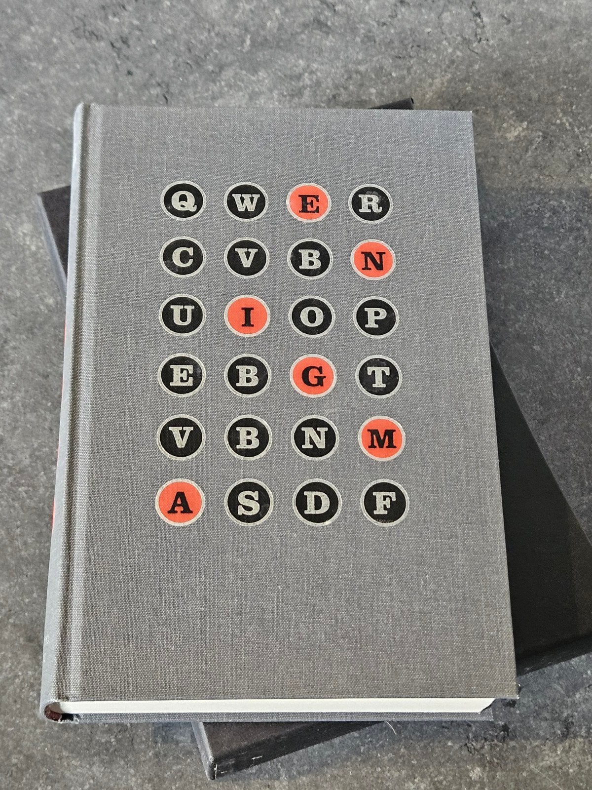 The Folio Society Enigma Hugh Sebag Montefiore 2005, Boeken, Ophalen of Verzenden, Tweede Wereldoorlog, Gelezen, Algemeen