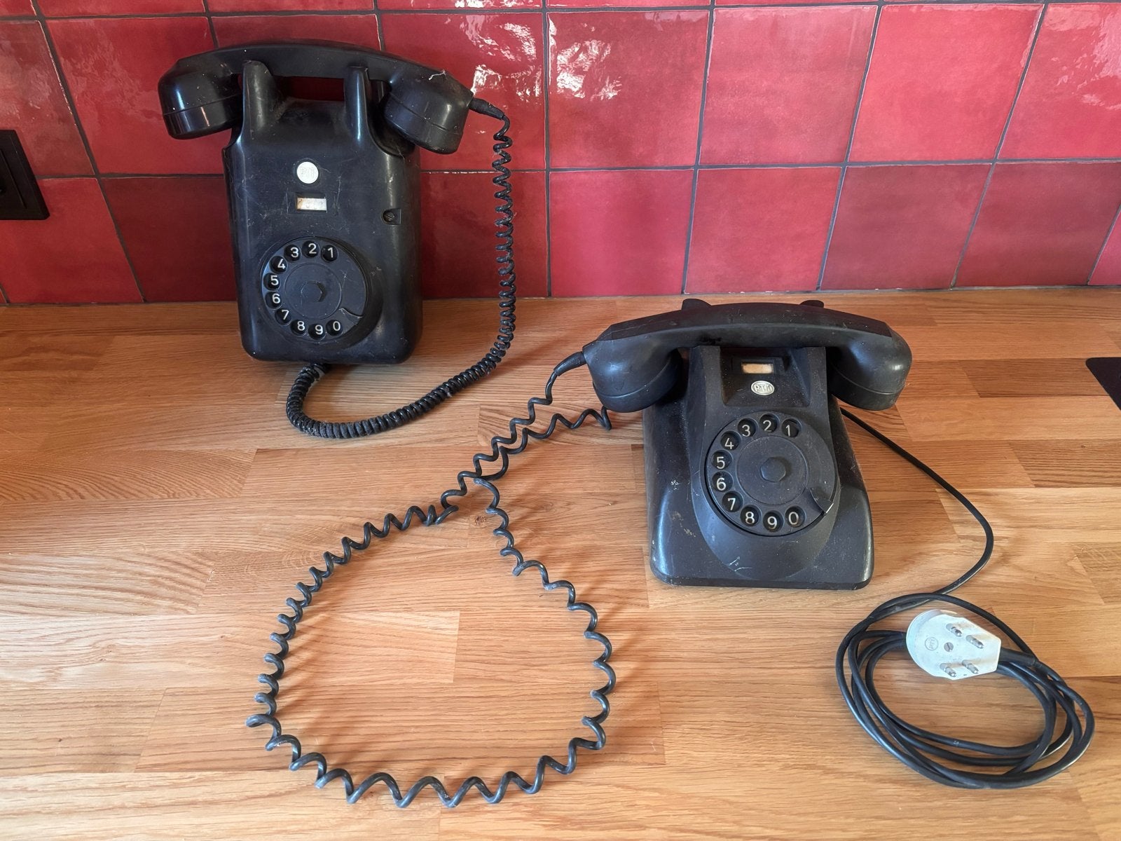 2 Bakelieten Telefoons - Vintage Collectie, Ophalen