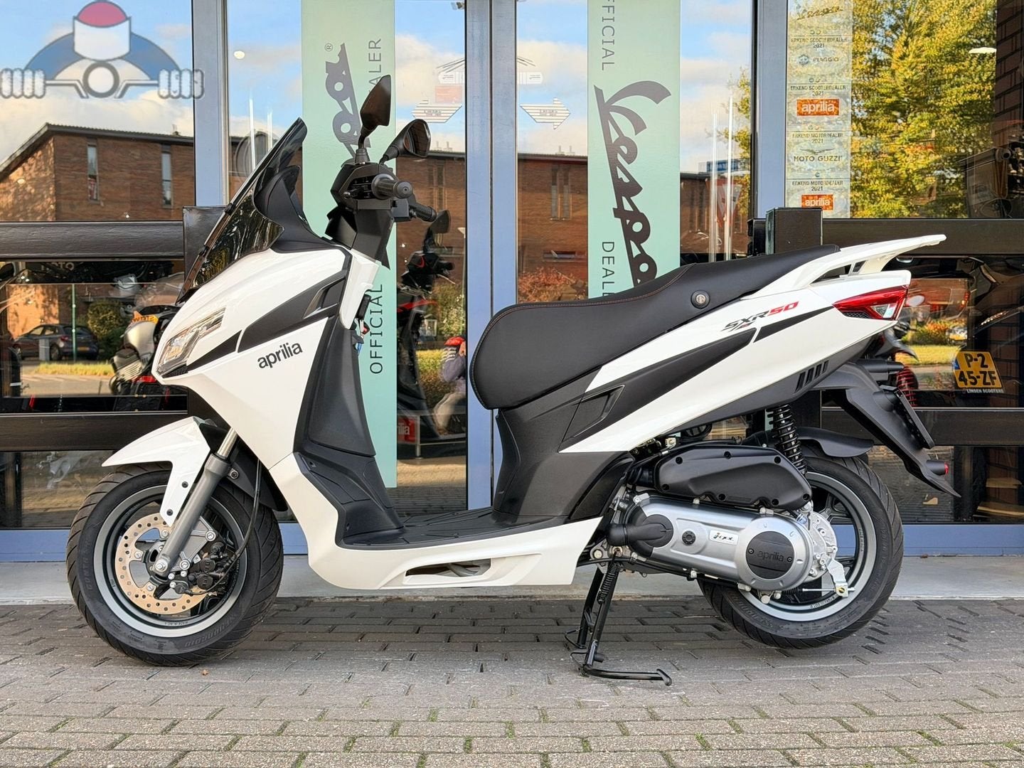Aprilia SXR 50 Essence White  2026, Fietsen en Brommers, Scooters | Aprilia, Ophalen, Overige modellen, Maximaal 45 km/u, Onbekend