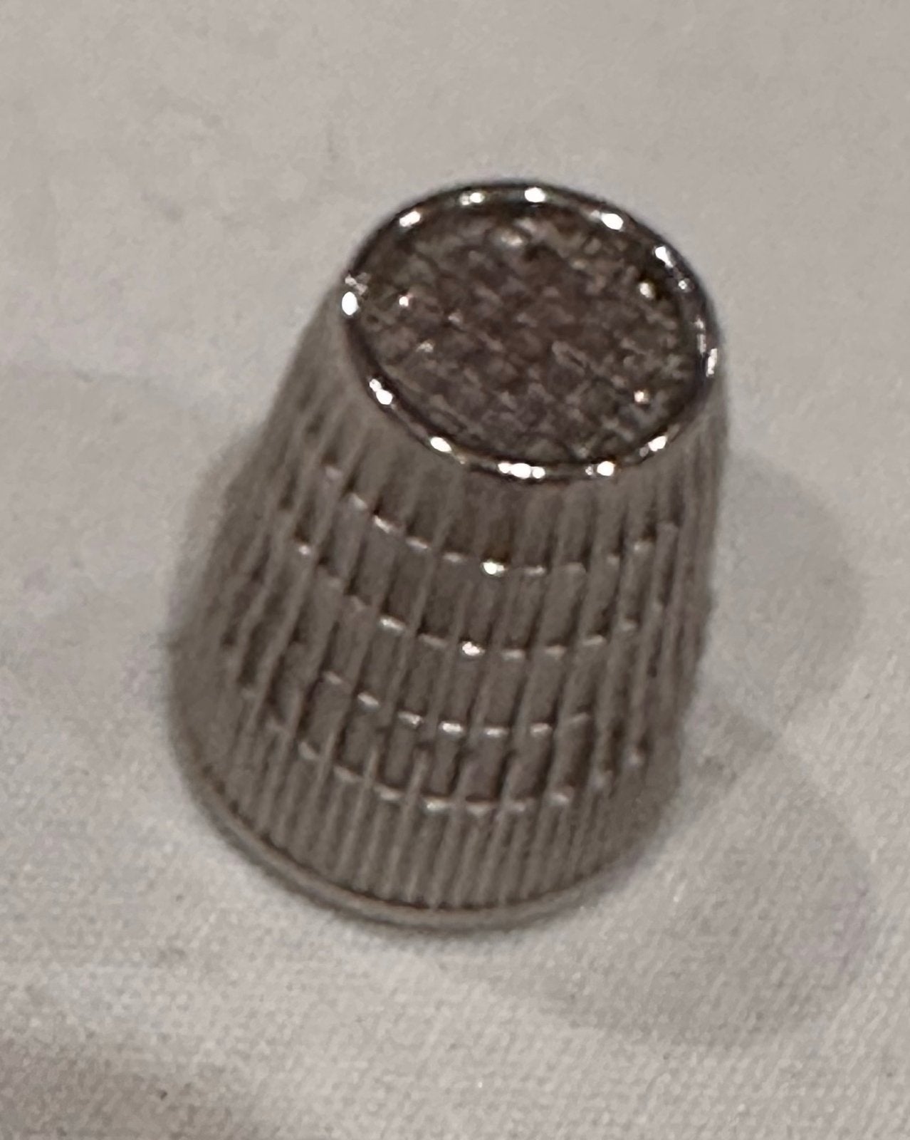 Antieke vingerhoed - Maat 6, Made in W-Germany, Ophalen of Verzenden, Gebruikt