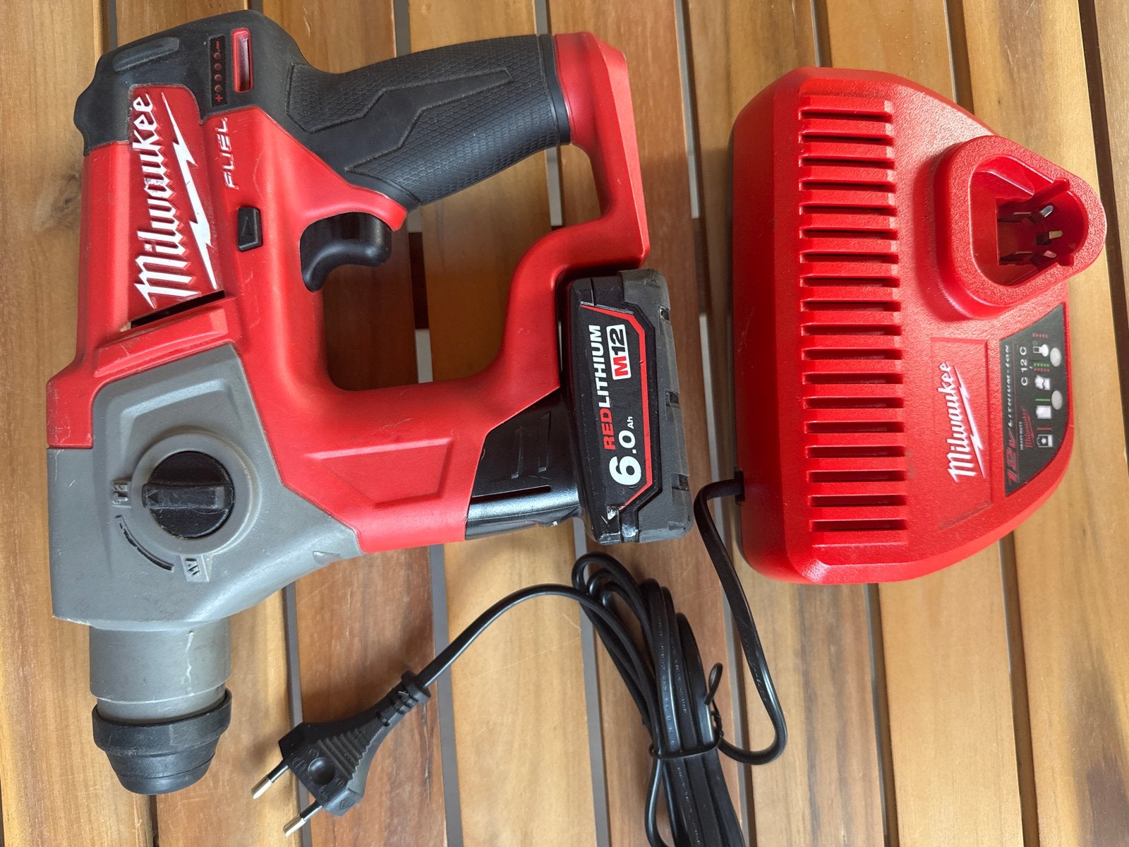 Milwaukee M12 CH Klopboorhamer met accu en lader, Boor- en/of Breekhamer, Ophalen of Verzenden, Zo goed als nieuw, Minder dan 400 watt