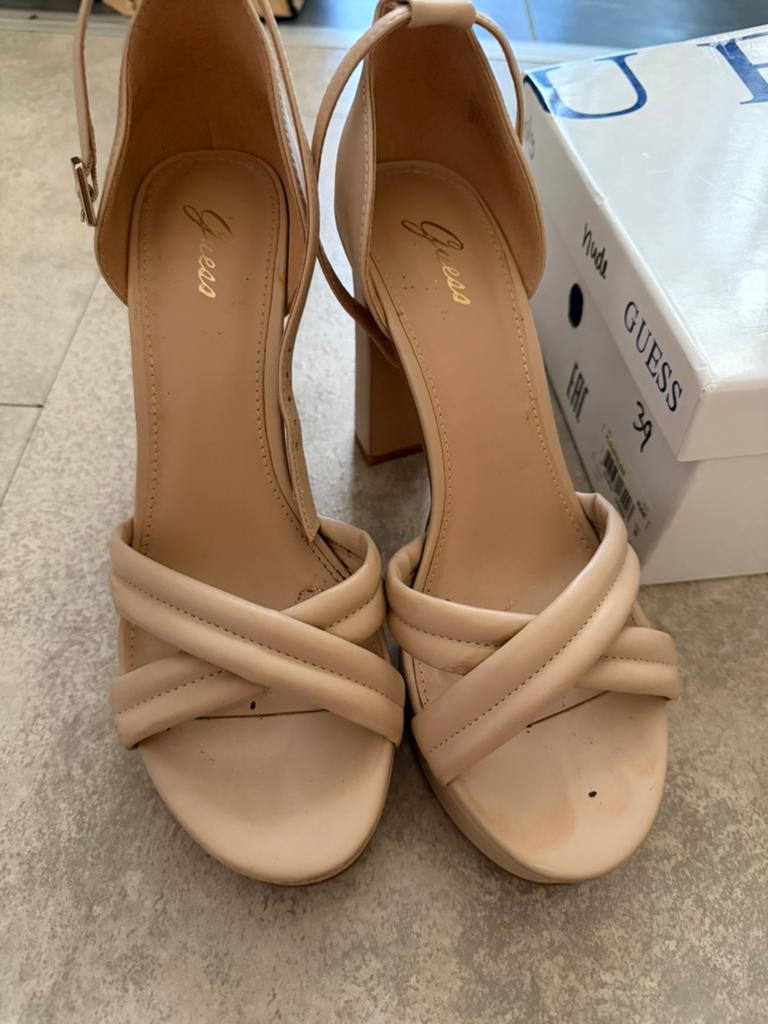 Sandaal met plaltform, Kleding | Dames, Schoenen, Ophalen of Verzenden, Zo goed als nieuw, Beige