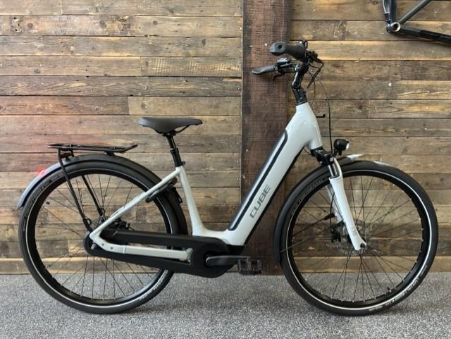 Cube Supreme Hybrid One 500 46 Frame Demofiets Lage instap, Fietsen en Brommers, Fietsen | Dames | Damesfietsen, Versnellingen