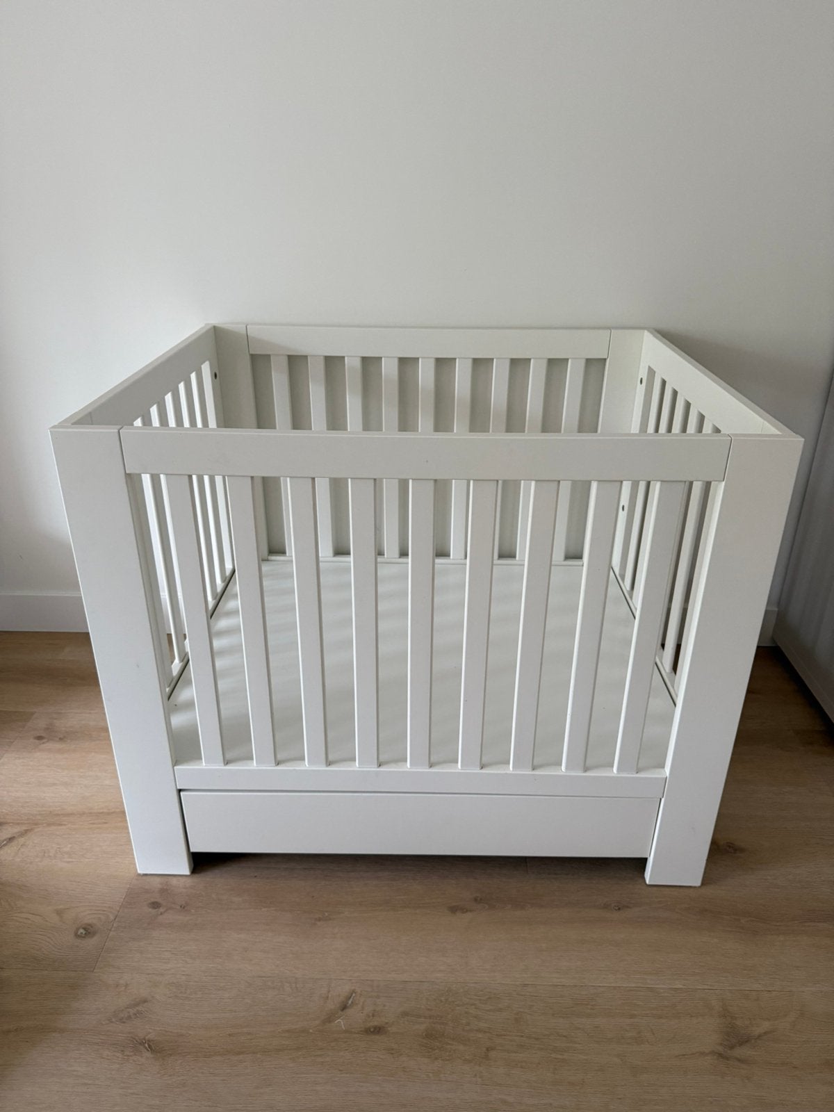 Kidsmill box wit inclusief mooi matras en boxkleed, Ophalen, Zo goed als nieuw, Lade