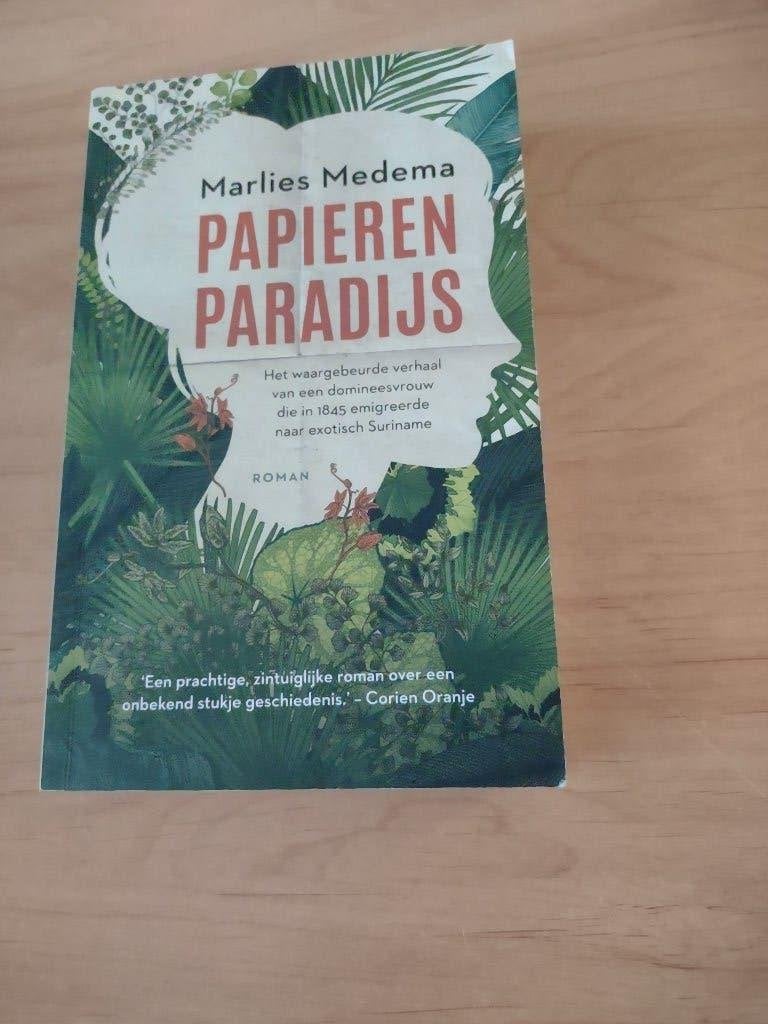 Papieren paradijs- Marlies Medema, Ophalen of Verzenden, Gelezen