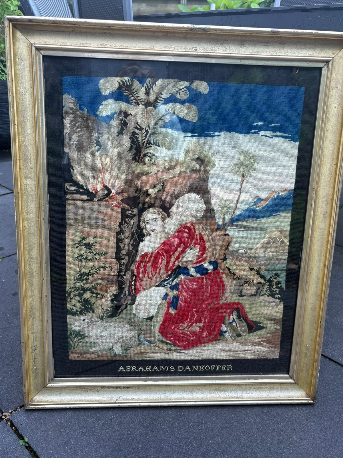 Geborduurd schilderij van Abrahams offer, Ophalen, Portret of Personen