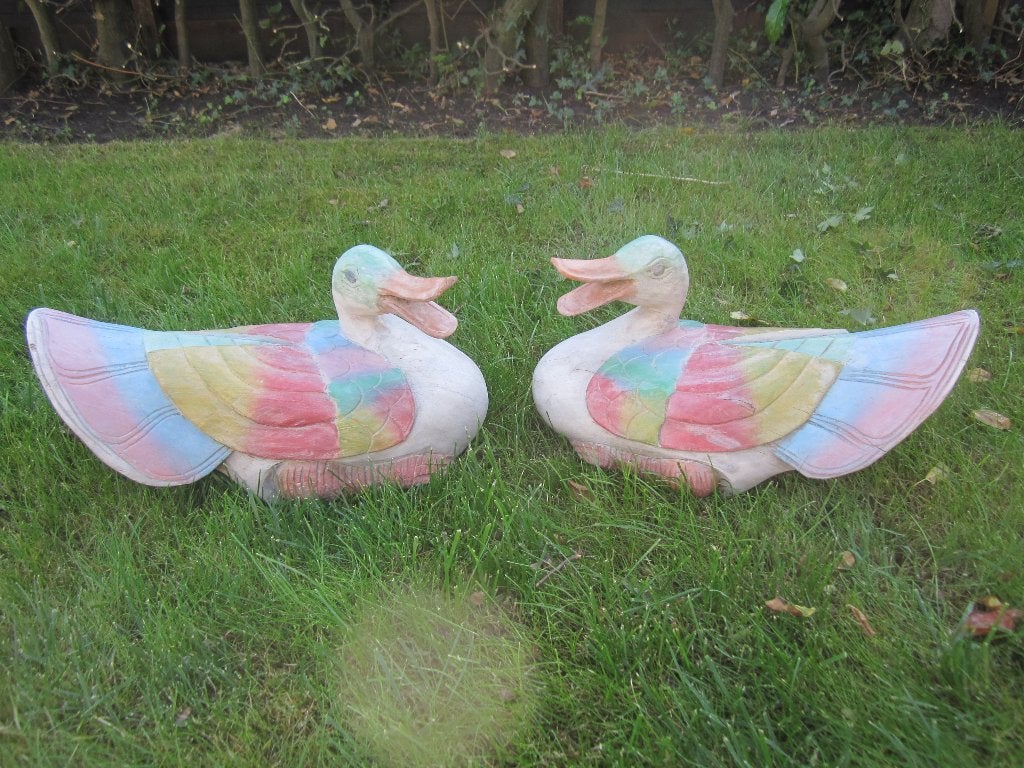 2 x Zware houten liggende eend, Tuin en Terras, Ophalen, Gebruikt, Hout, Dierenbeeld