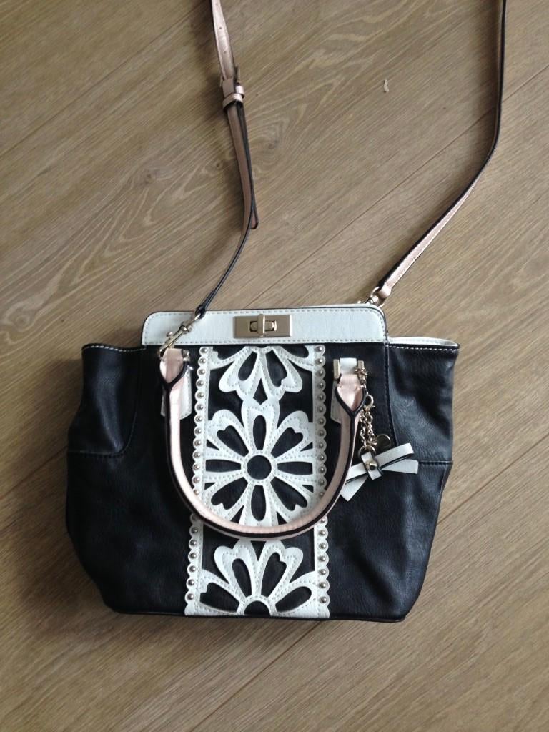 Nieuw GUESS schoudertas dames zwart wit, Verzenden, Nieuw, Zwart, Schoudertasje