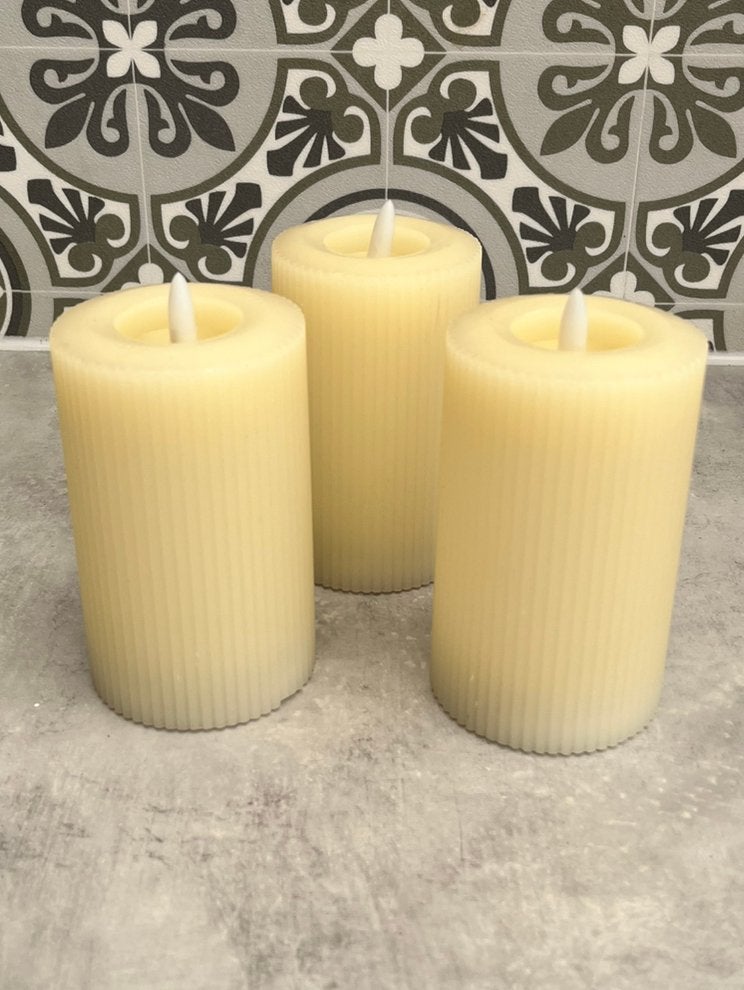 Set van 3 Sfeervolle LED-kaarsen (Geribbeld/Crème), Ophalen of Verzenden, Zo goed als nieuw, Crème, Was