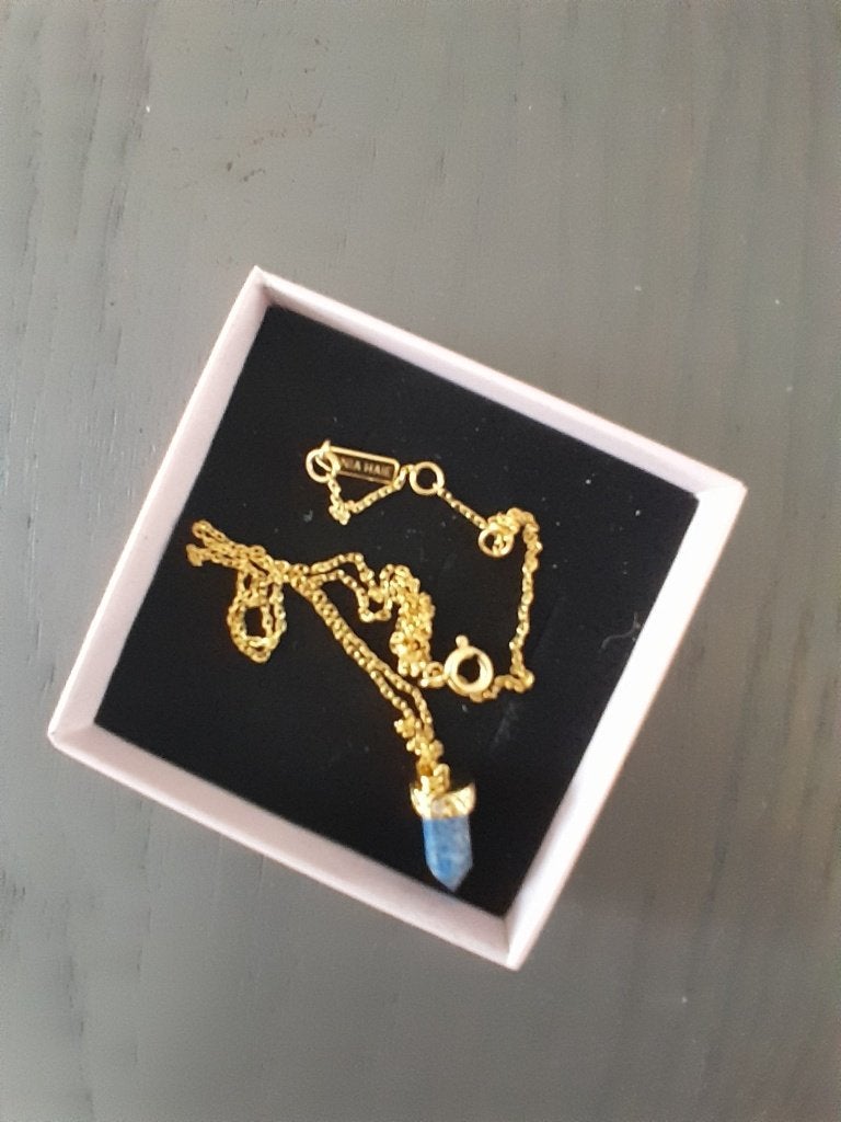 Nieuwe gouden ketting met bleuwe steen, koopje!, Ophalen of Verzenden, Nieuw, Goud, Overige materialen