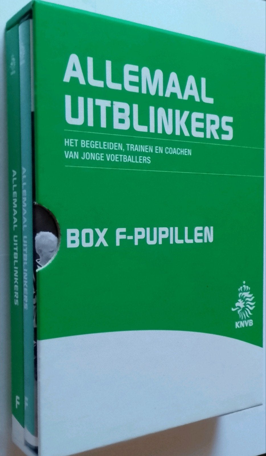 Allemaal Uitblinkers - Box F-Pupillen (Boek & DVD), Boeken, Ophalen of Verzenden, Zo goed als nieuw, KNVB, Balsport